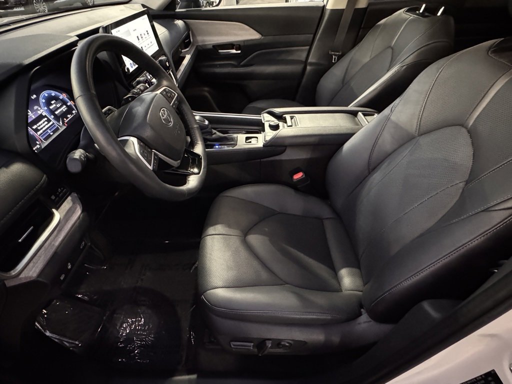 Used 2024 Toyota Grand Highlander Platinum image 18