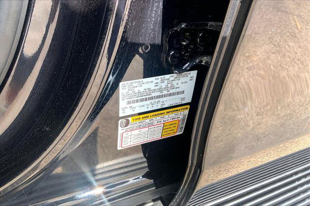Certified 2025 Ford Expedition Active AWD/4WD image 33