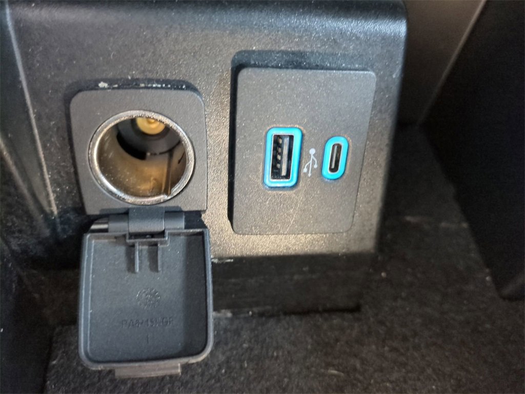 Certified 2022 Ford Explorer XLT w/ Equipment Group 202A image 21