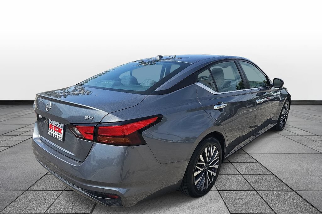 Used 2024 Nissan Altima 2.5 SV FWD image 5