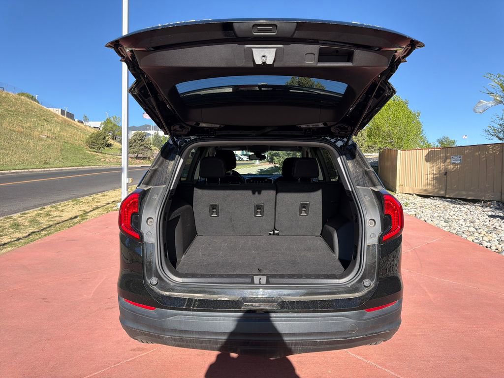 Used 2024 GMC Terrain SLE image 23