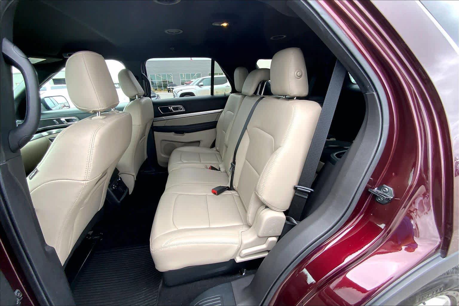 Certified 2019 Ford Explorer XLT w/ Equipment Group 202A FWD image 20