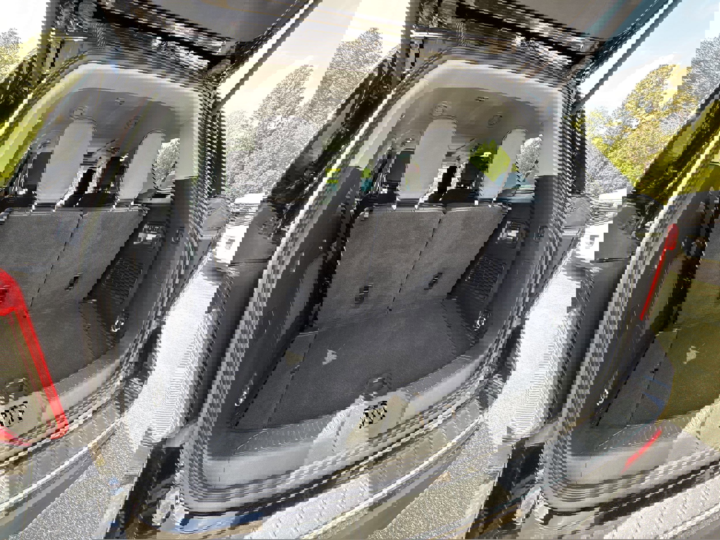 Certified 2023 Ford Explorer Limited w/ Limited Technology Package image 32