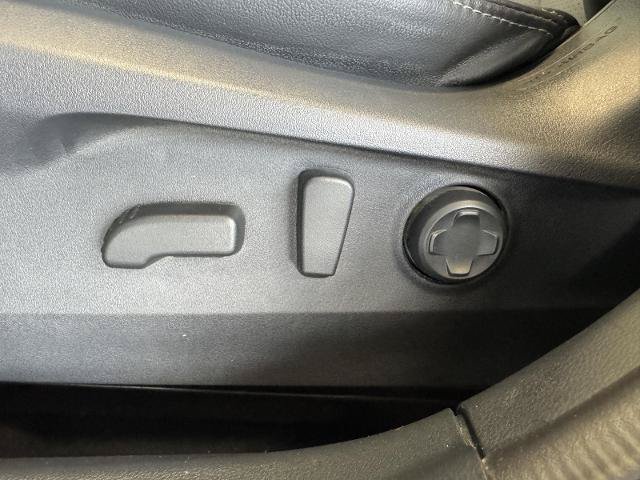 Used 2025 Subaru Outback Limited AWD/4WD image 16