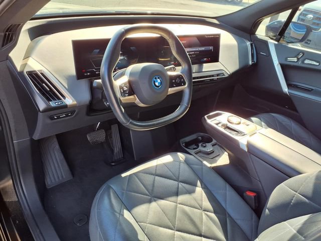 Used 2022 BMW iX xDrive50 w/ Premium Package AWD/4WD image 5