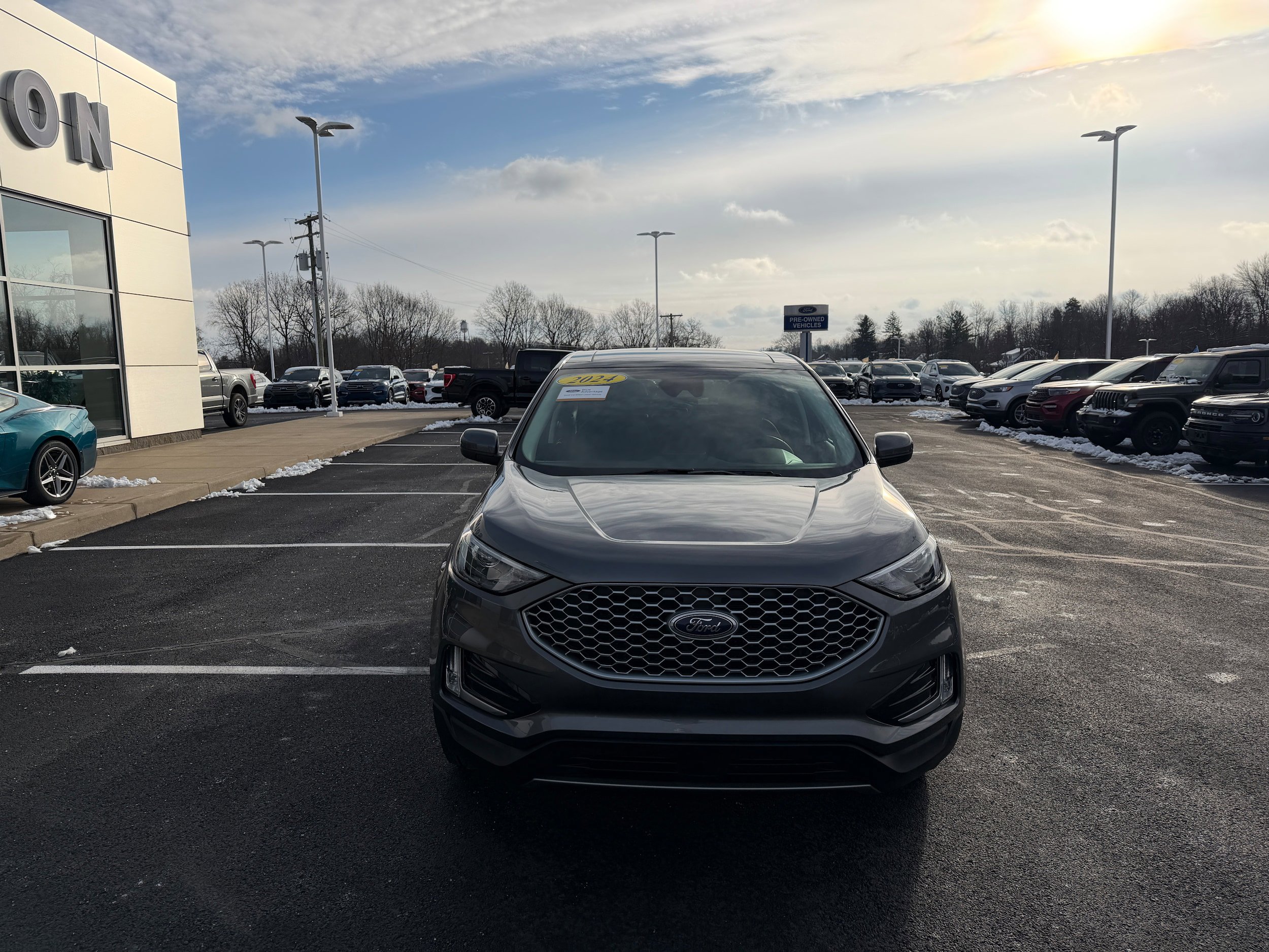 Certified 2024 Ford Edge SEL w/ Convenience Package AWD/4WD image 2