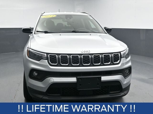 Used 2024 Jeep Compass Latitude AWD/4WD image 3