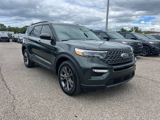 Certified 2024 Ford Explorer XLT w/ Equipment Group 202A AWD/4WD image 3
