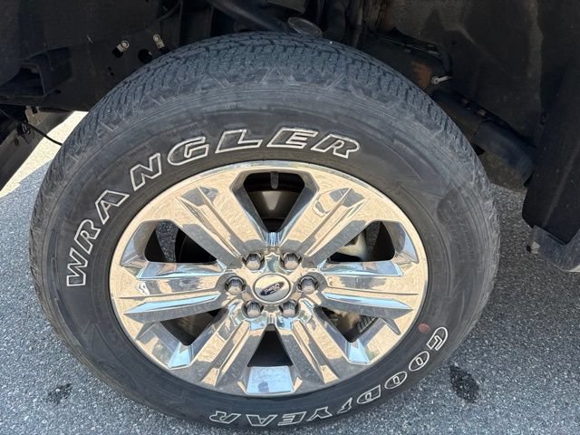 Certified 2019 Ford F150 Lariat w/ Equipment Group 502A Luxury AWD/4WD image 17