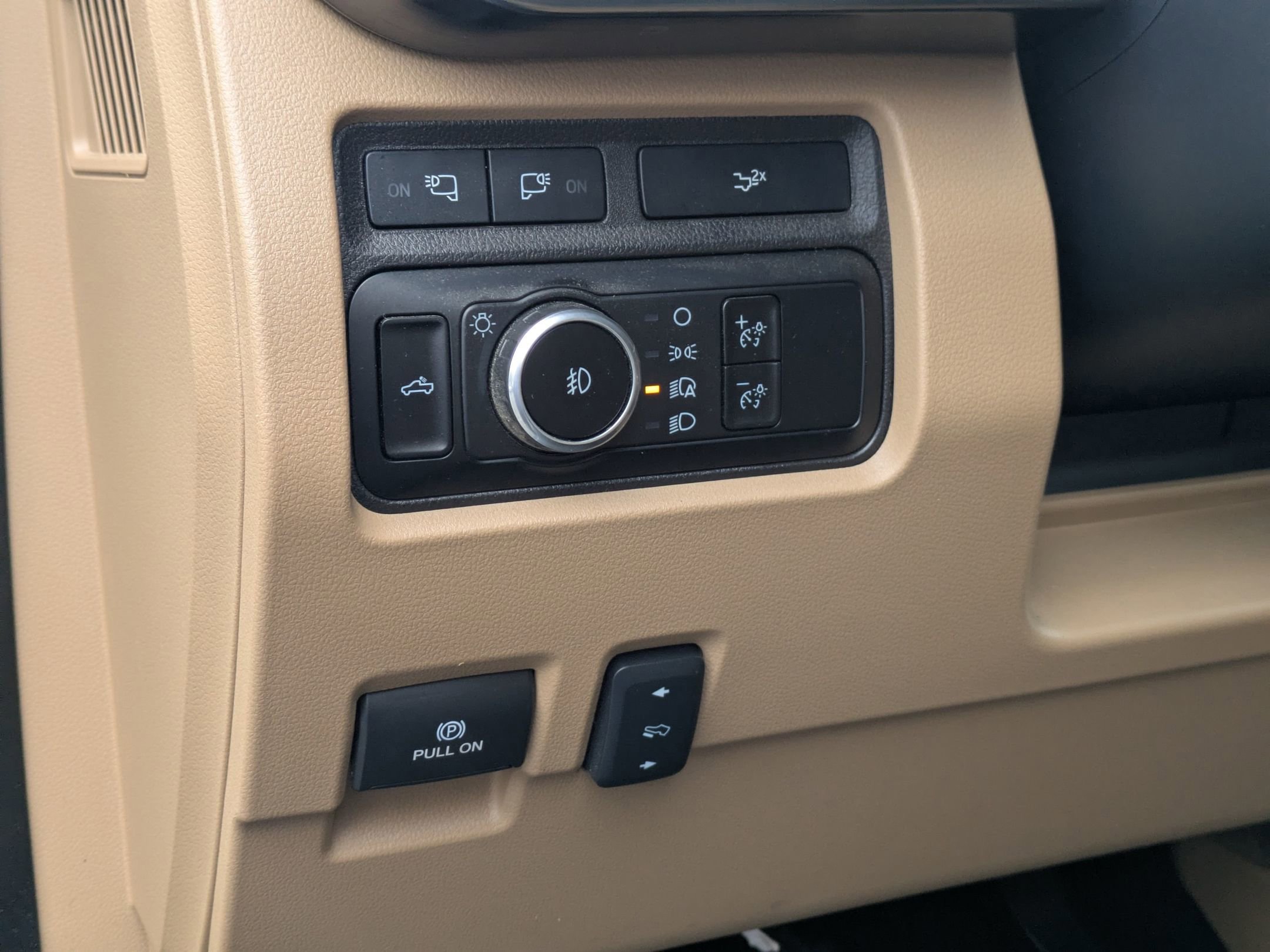 Certified 2024 Ford F350 Lariat w/ Chrome Package image 15