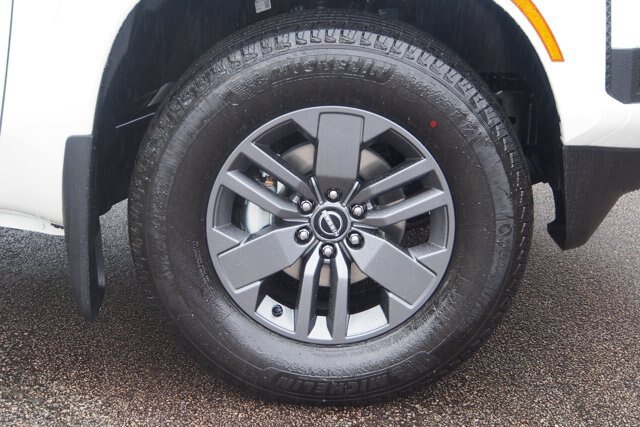 Used 2026 Nissan Frontier SV RWD image 9