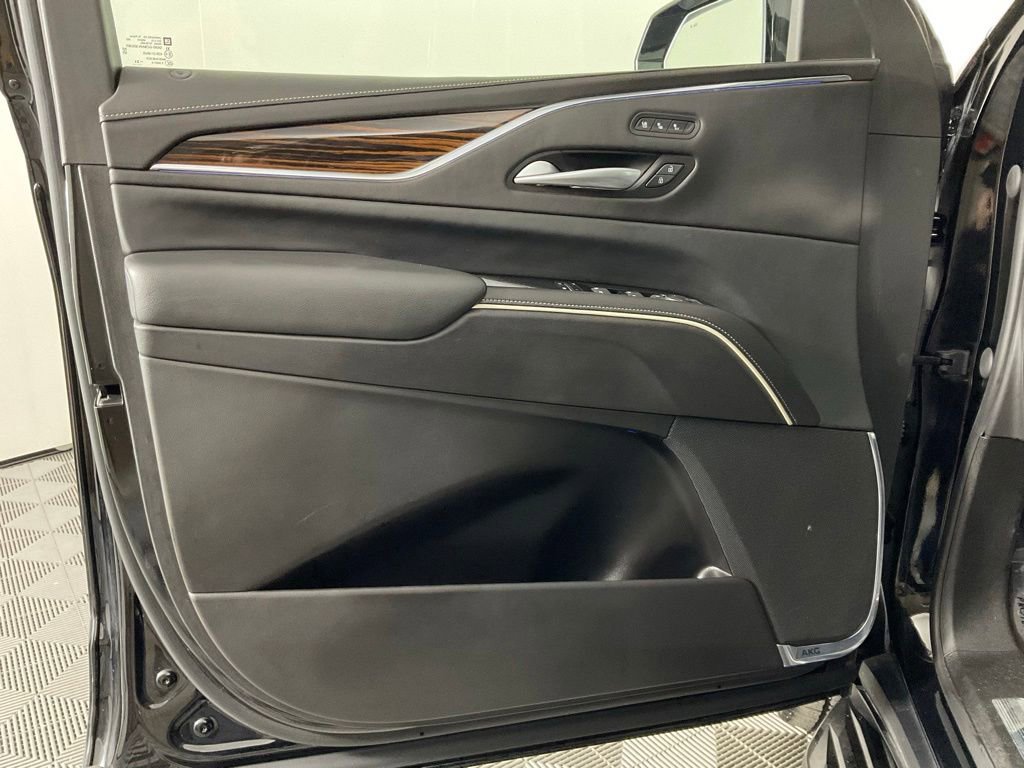 Used 2023 Cadillac Escalade Premium Luxury RWD image 12