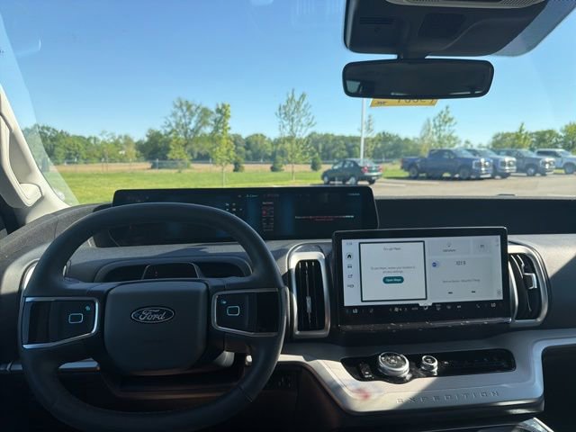 Certified 2025 Ford Expedition Active AWD/4WD image 35