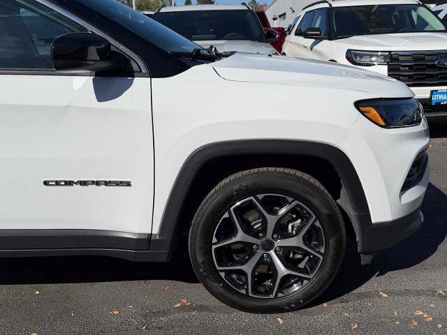 Used 2025 Jeep Compass Limited AWD/4WD image 5