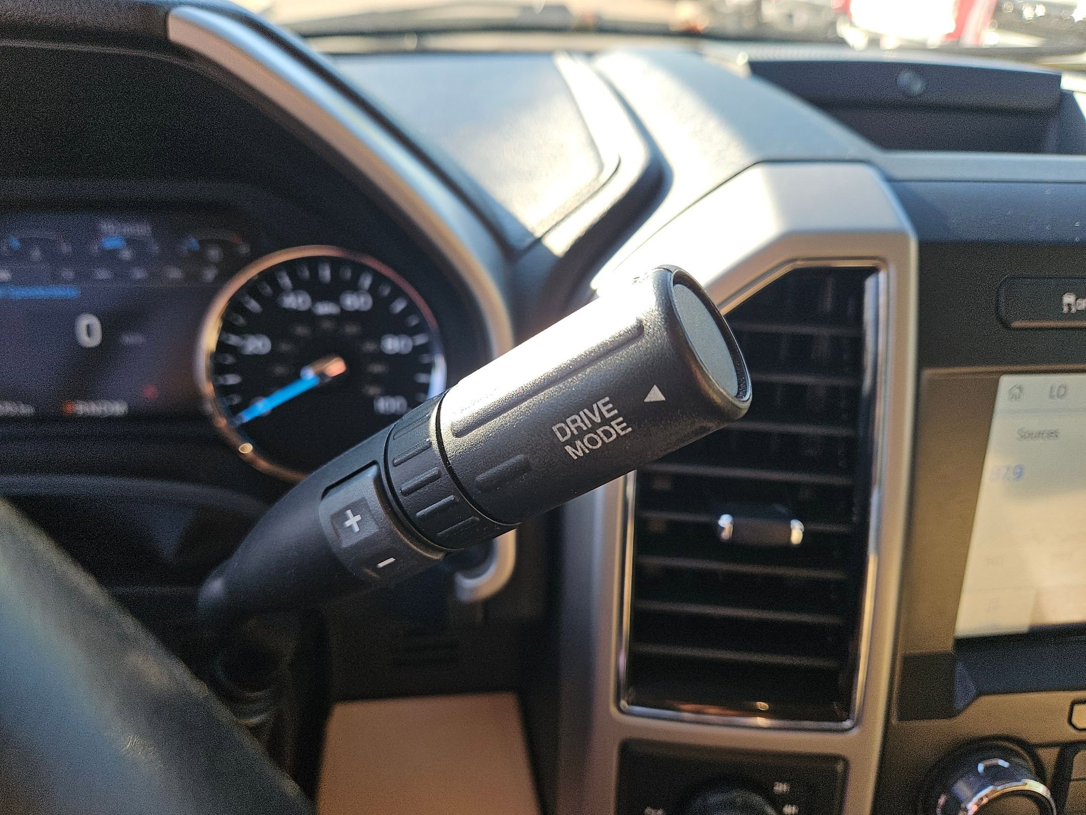 Certified 2021 Ford F350 Lariat w/ Lariat Value Package image 13