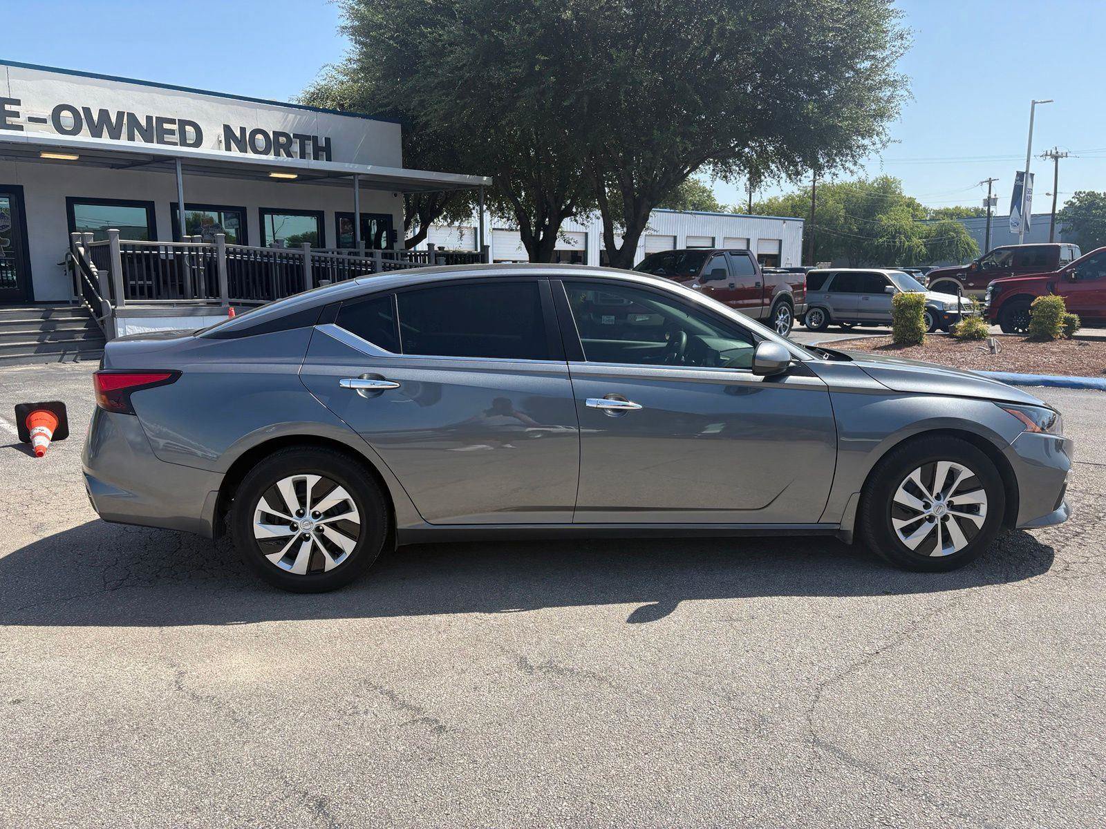 Used 2022 Nissan Altima 2.5 S FWD image 2
