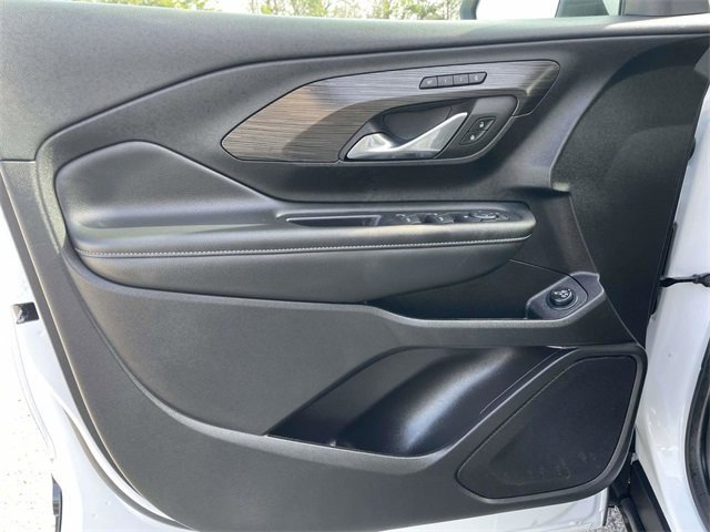 Used 2024 GMC Terrain SLT image 16