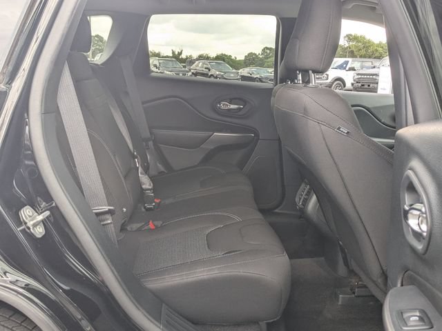 Used 2019 Jeep Cherokee Latitude w/ Popular Appearance Group AWD/4WD image 24