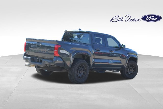 Used 2025 Toyota Tacoma SR5 AWD/4WD image 5