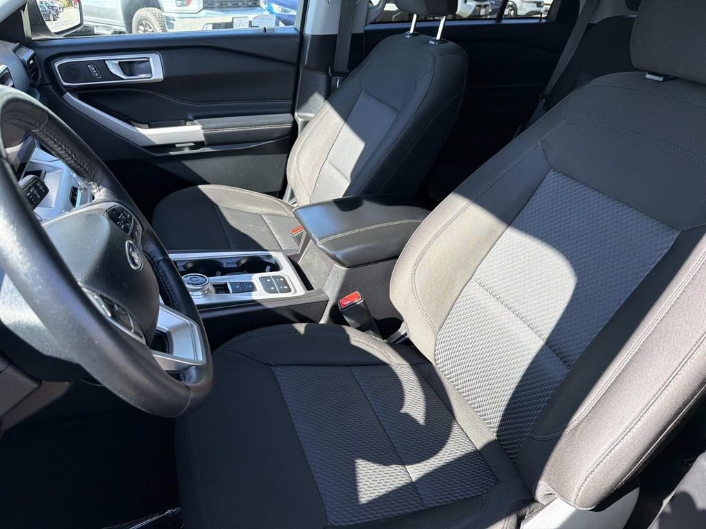 Certified 2024 Ford Explorer XLT RWD image 21