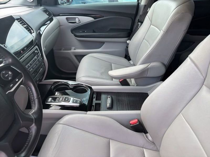 Used 2021 Honda Pilot Touring image 10