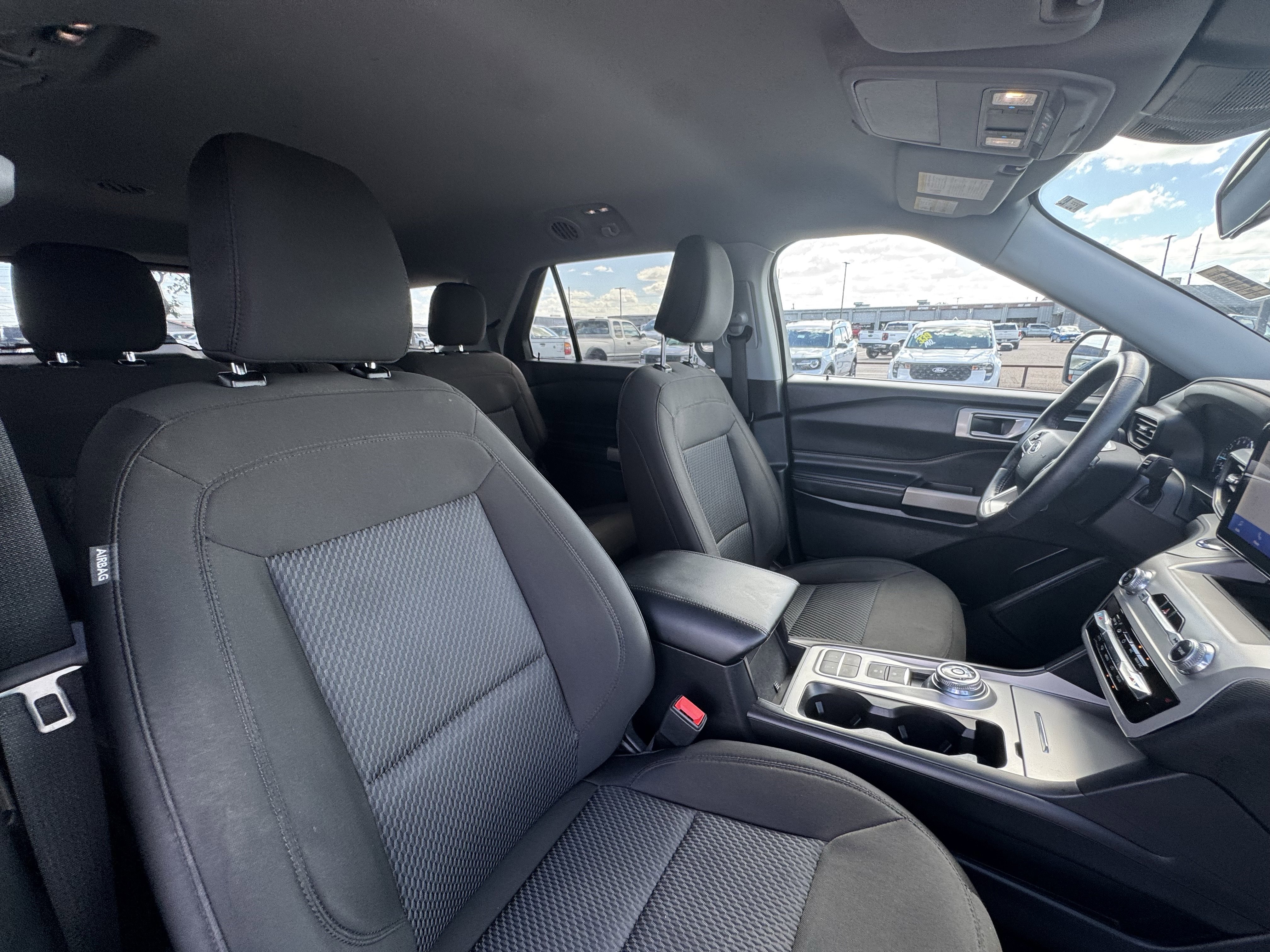Certified 2024 Ford Explorer XLT RWD image 35