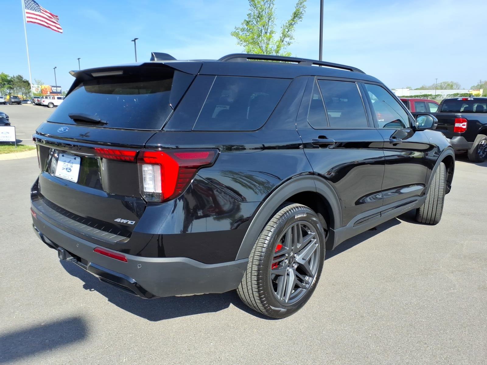 Certified 2025 Ford Explorer ST-Line w/ Premium Package image 5