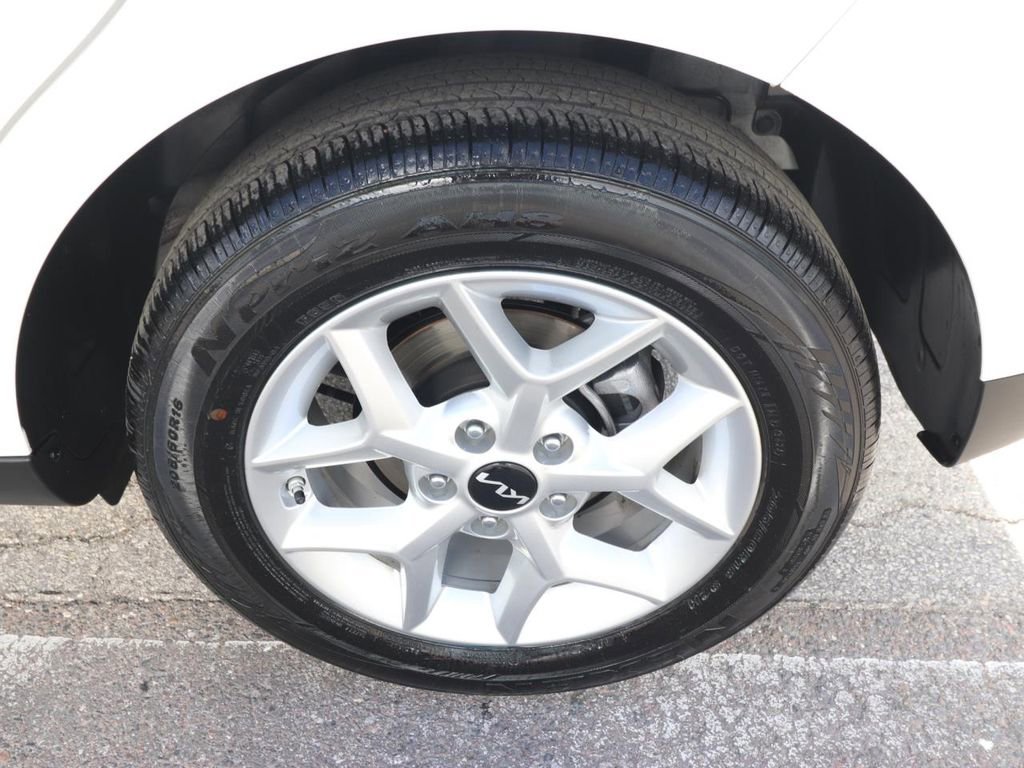 Used 2025 Kia Soul LX w/ LX Technology Package image 14