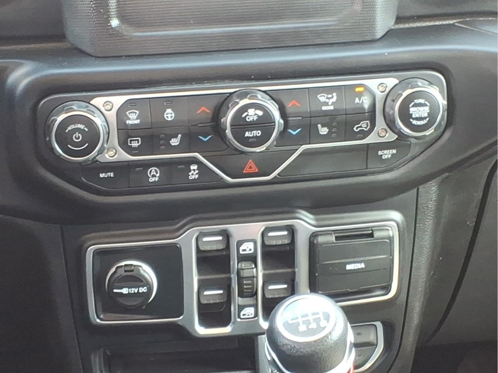 Used 2020 Jeep Gladiator Overland w/ LED Lighting Group AWD/4WD image 13