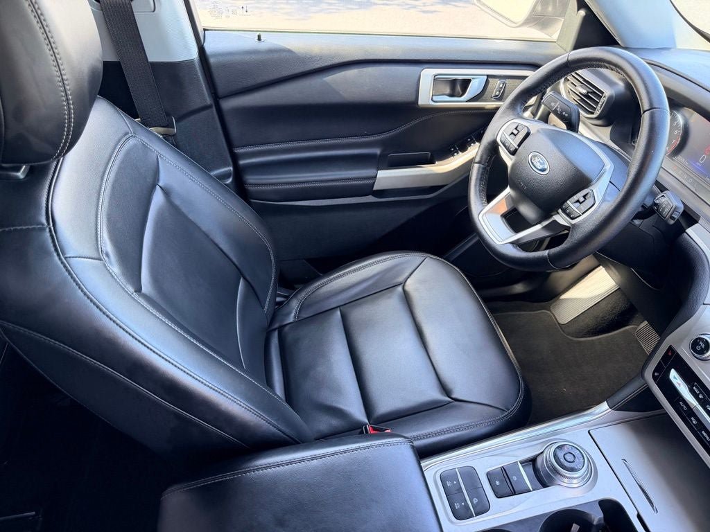 Certified 2023 Ford Explorer XLT w/ Equipment Group 202A RWD image 14