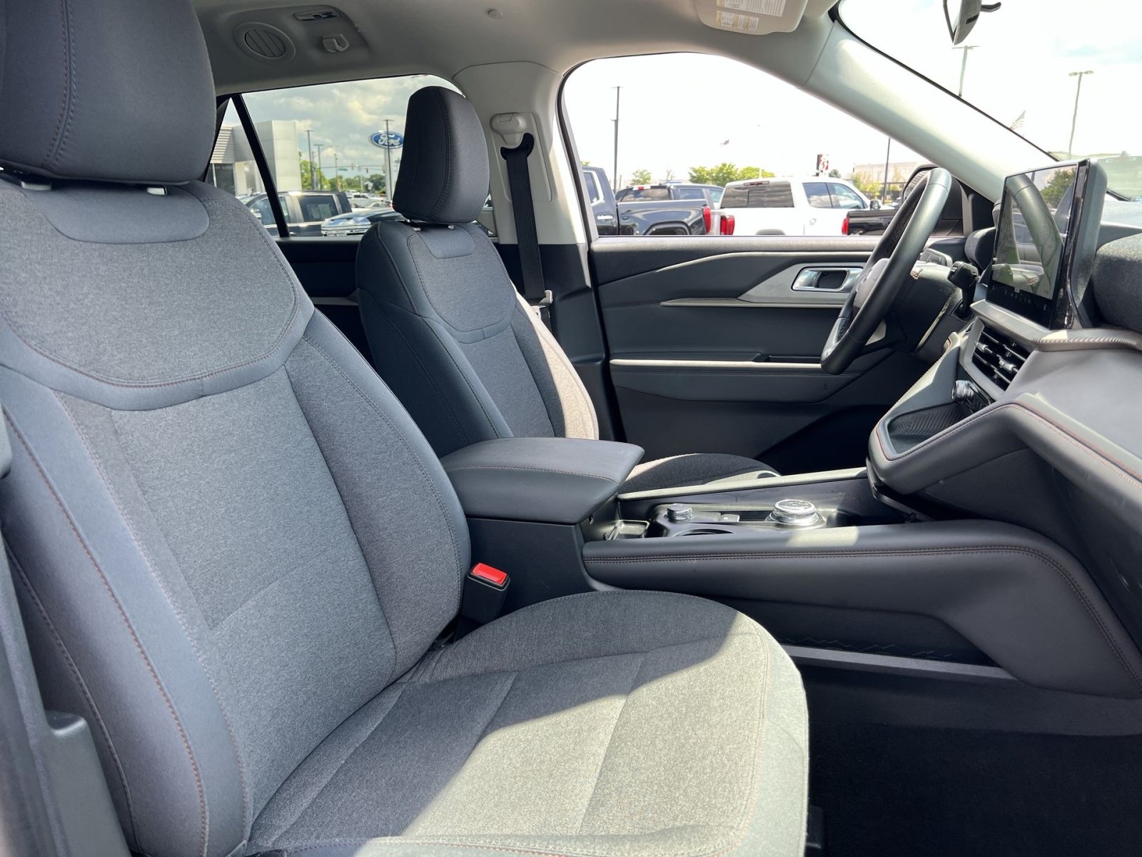 Certified 2025 Ford Explorer Active AWD/4WD image 27
