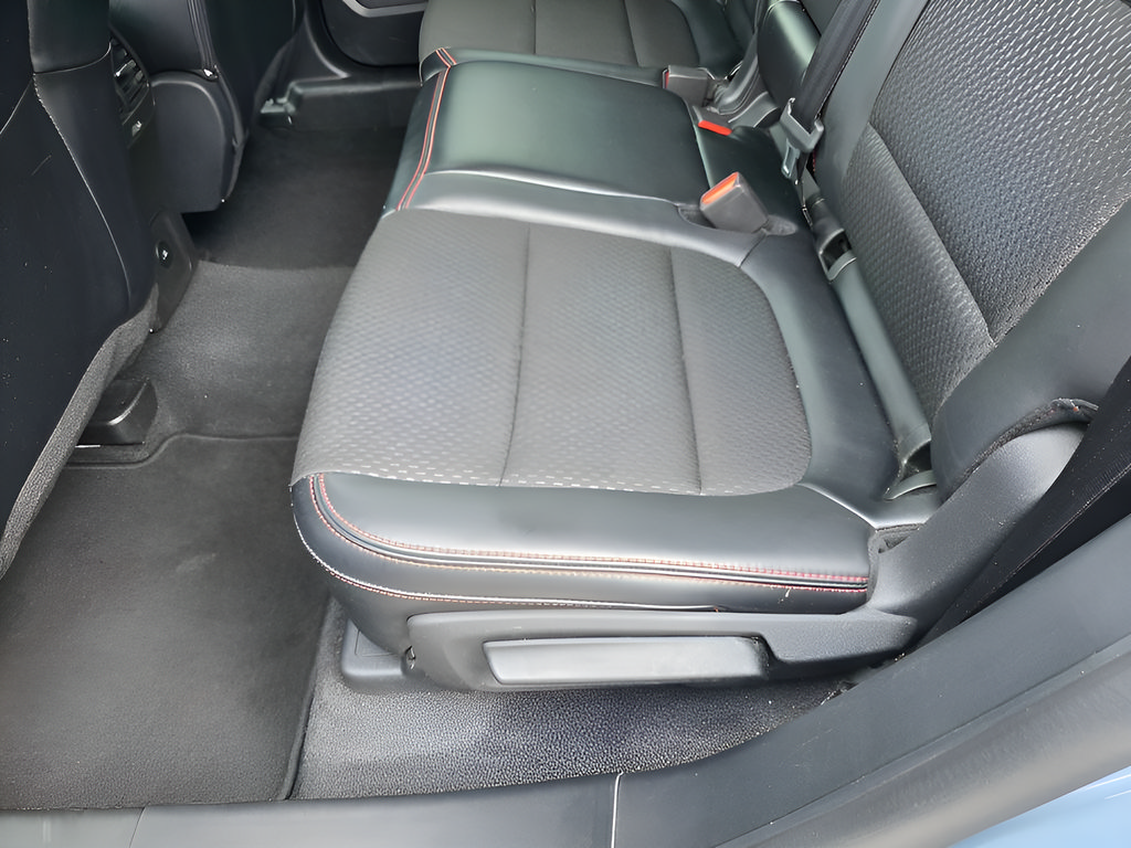 Certified 2025 Ford Escape ST-Line Select AWD/4WD image 27