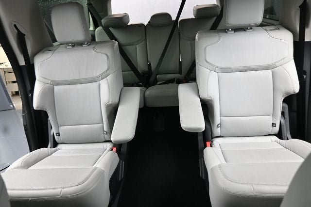 Certified 2025 Ford Expedition Max Platinum w/ Driver's Package AWD/4WD image 19