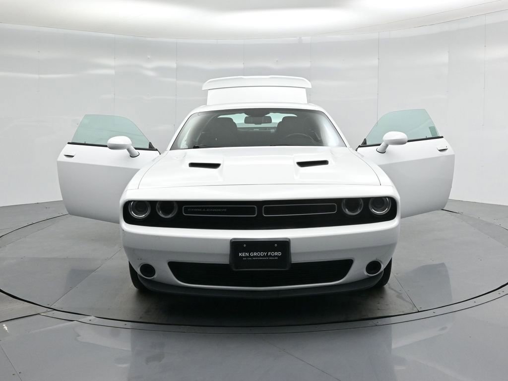 Used 2020 Dodge Challenger SXT image 30