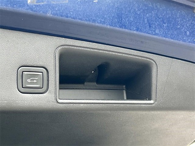 Used 2023 GMC Terrain SLT image 22