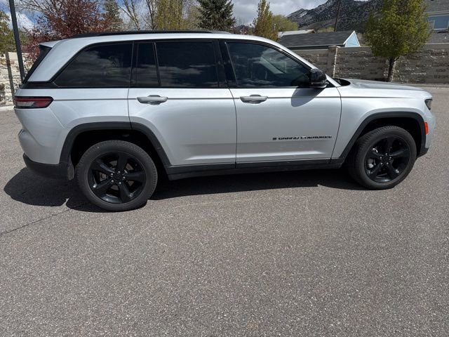 Used 2023 Jeep Grand Cherokee Limited w/ Luxury Tech Group II AWD/4WD image 10