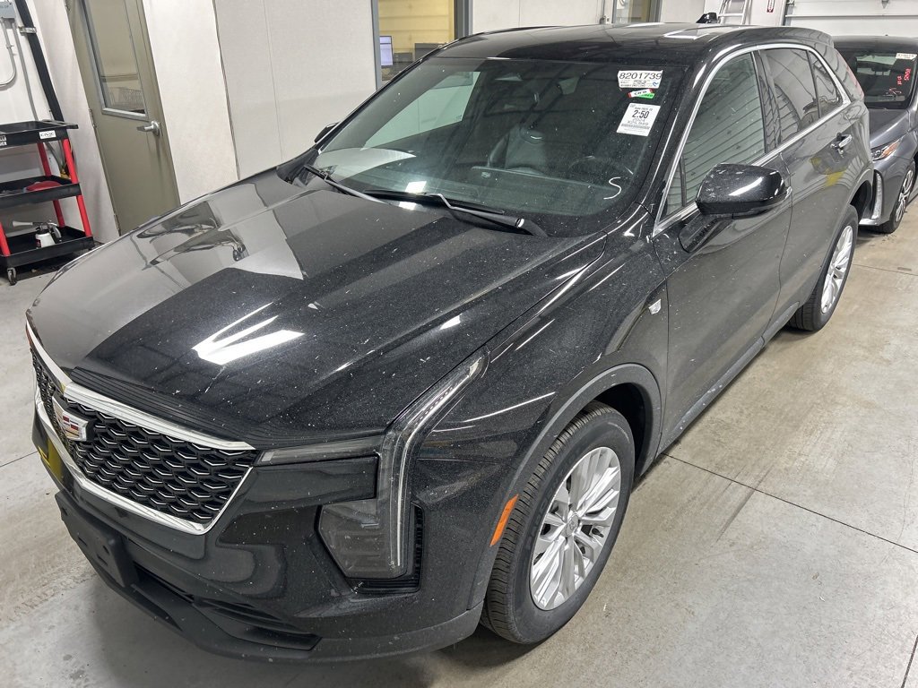Used 2024 Cadillac XT4 Luxury image 1