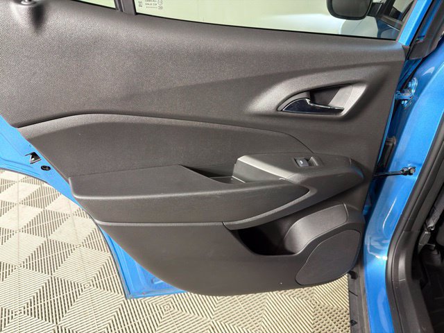 Used 2025 Chevrolet Trax ACTIV w/ Sunroof Package FWD image 24