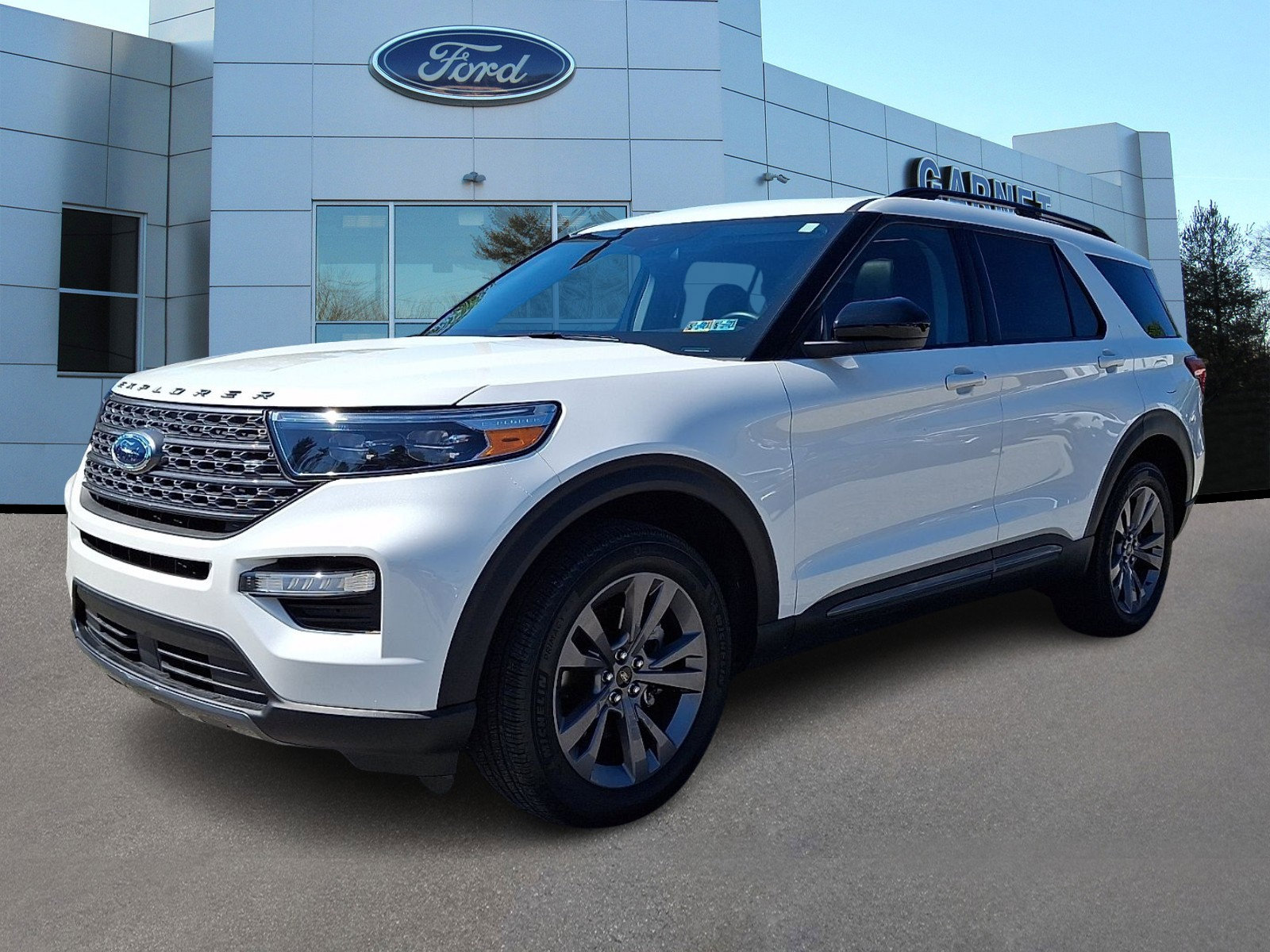 Certified 2023 Ford Explorer XLT w/ Equipment Group 202A AWD/4WD image 4
