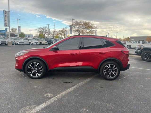 Certified 2022 Ford Escape SE w/ SE Sport Appearance Package image 2