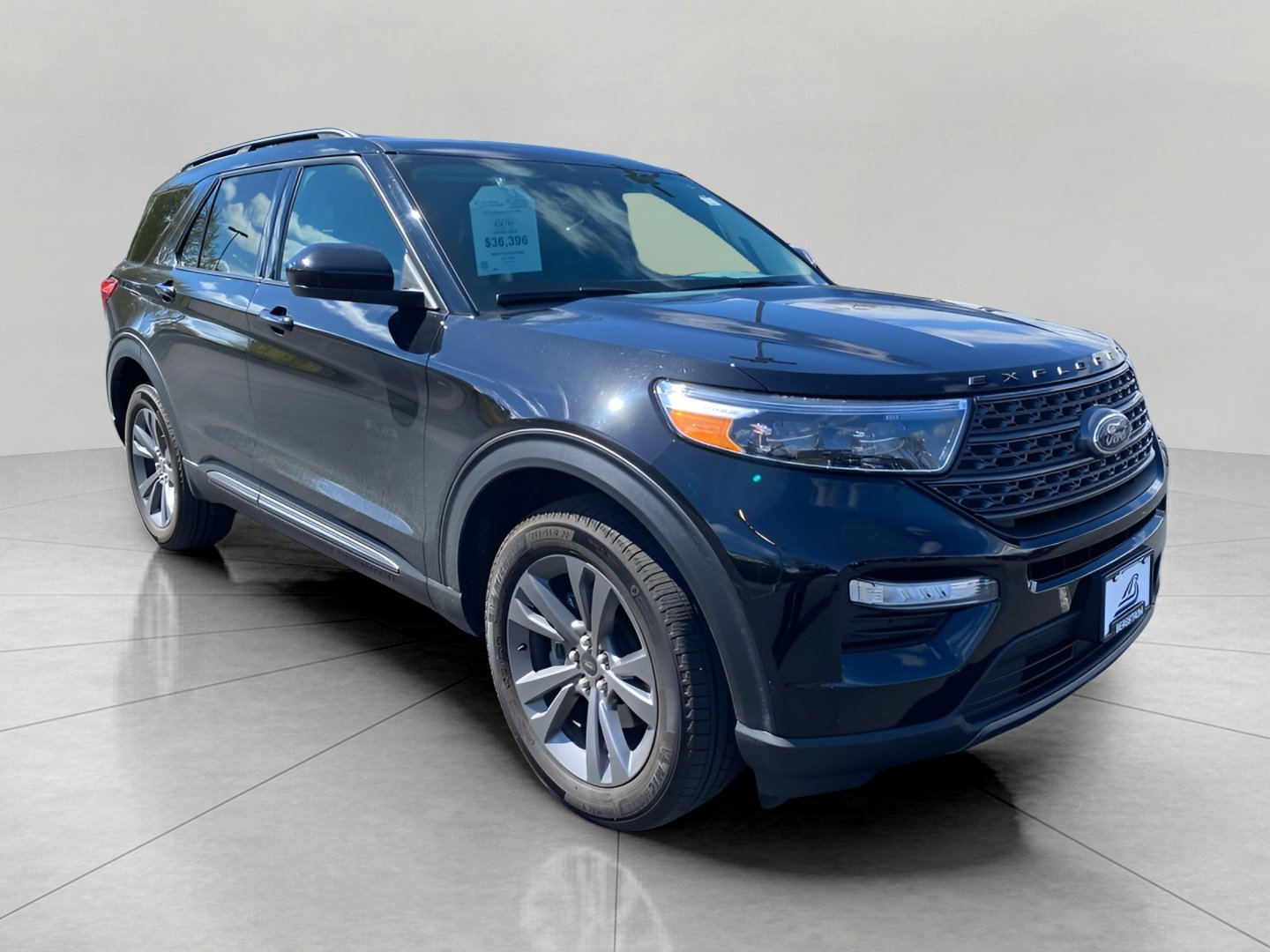 Certified 2024 Ford Explorer XLT w/ Equipment Group 202A AWD/4WD image 7