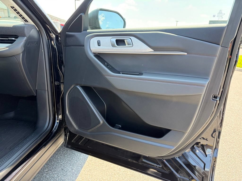 Certified 2025 Ford Explorer Active w/ Active Comfort Package AWD/4WD image 34