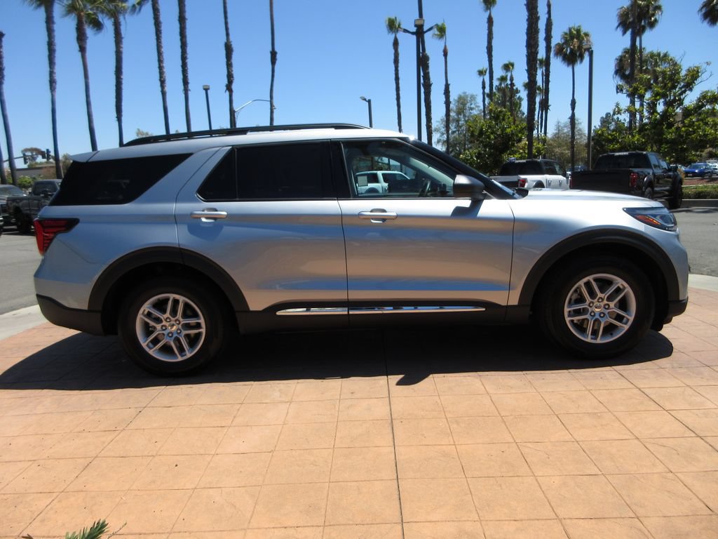 Certified 2025 Ford Explorer Active RWD image 5