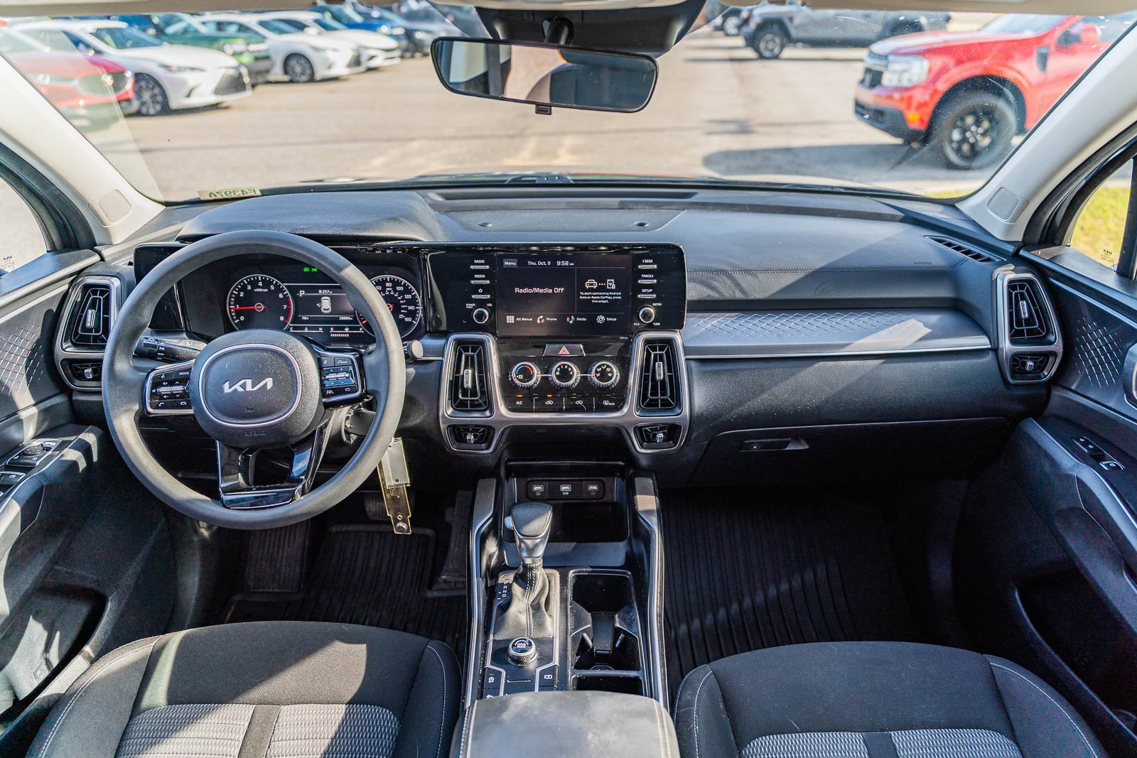 Used 2023 Kia Sorento LX image 21