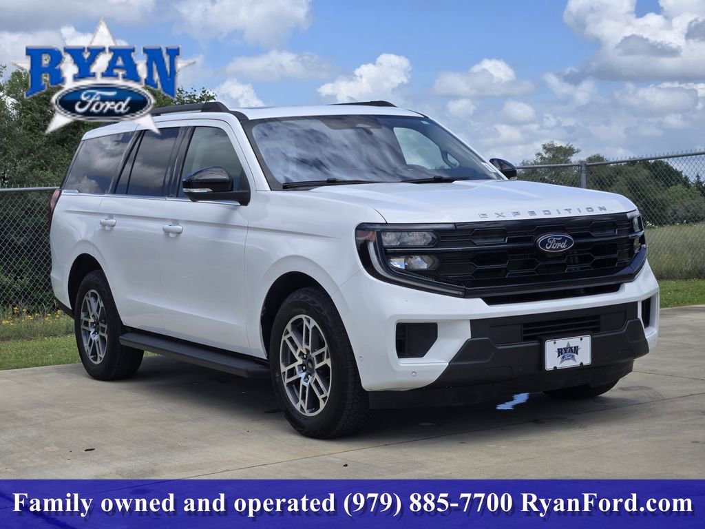 Certified 2025 Ford Expedition Active AWD/4WD image 2
