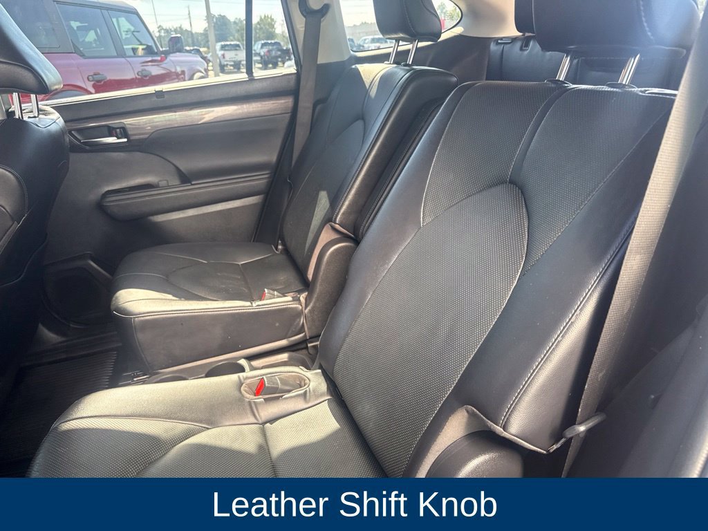 Used 2023 Toyota Highlander Limited FWD image 18