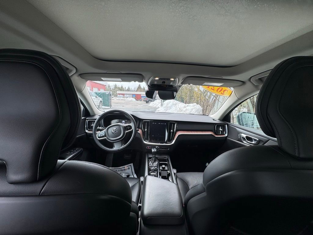 Used 2021 Volvo S60 T5 Momentum image 11