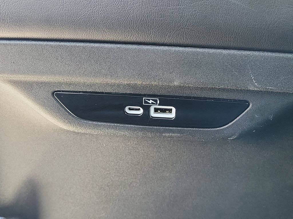 Used 2023 Chrysler Pacifica Touring-L FWD image 18