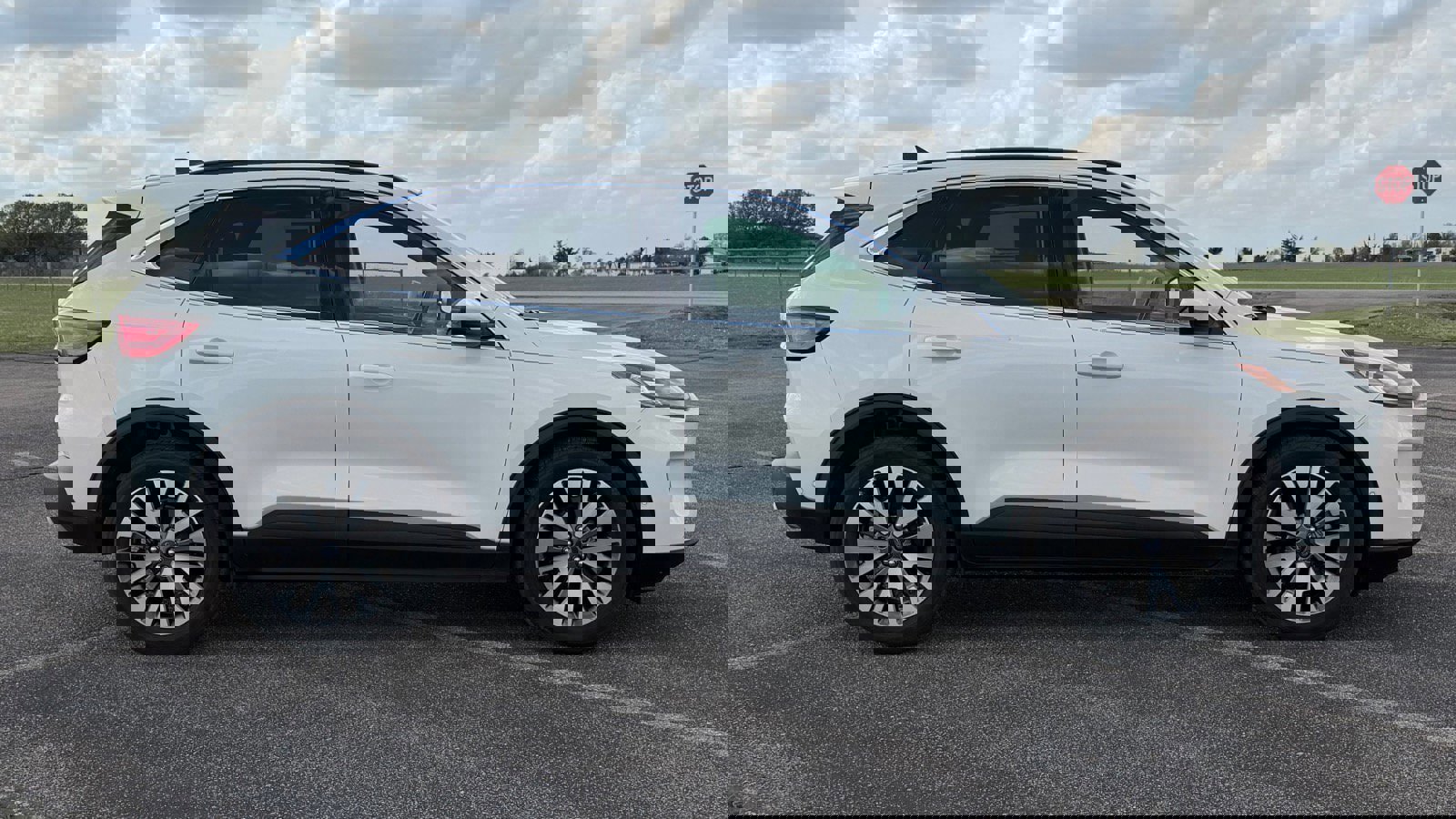 Certified 2020 Ford Escape Titanium w/ Titanium Premium Package 2.0 FWD image 6