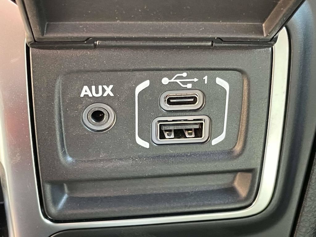 Used 2025 Jeep Gladiator Rubicon w/ Convenience Group AWD/4WD image 21